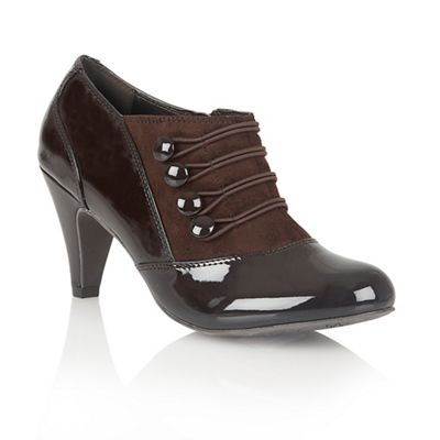 Lotus Brown shiny 'Kyrene' court shoes